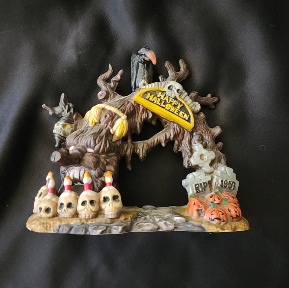 Halloween Ceramic Haunted Tree decoration